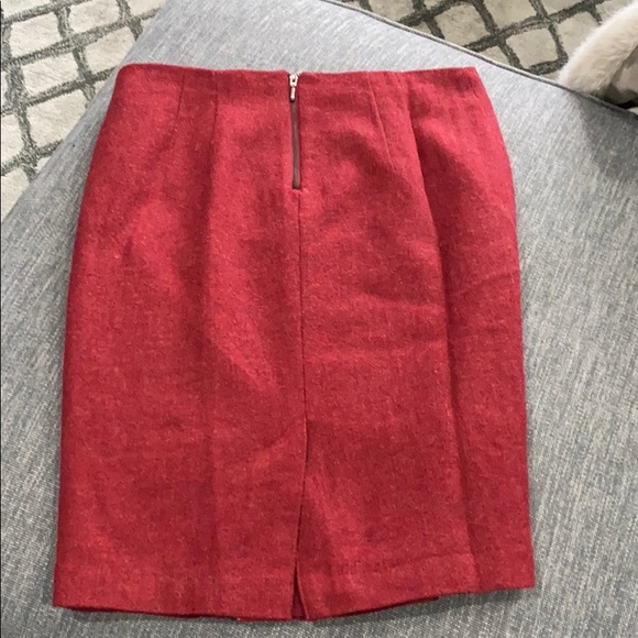 Red wool skirt with subtle multi color pattern - Picture 2 of 5